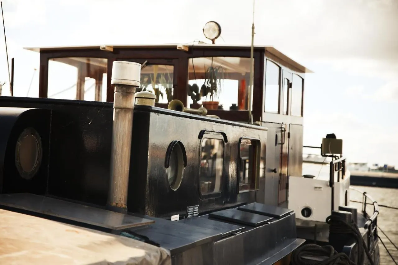 Botel Captain Pippi; Amsterdam'S Finest Houseboat Hotel