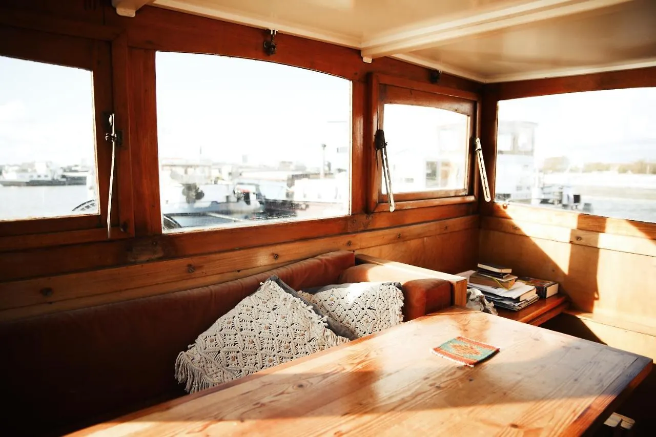 Captain Pippi; Amsterdam'S Finest Houseboat Hotel