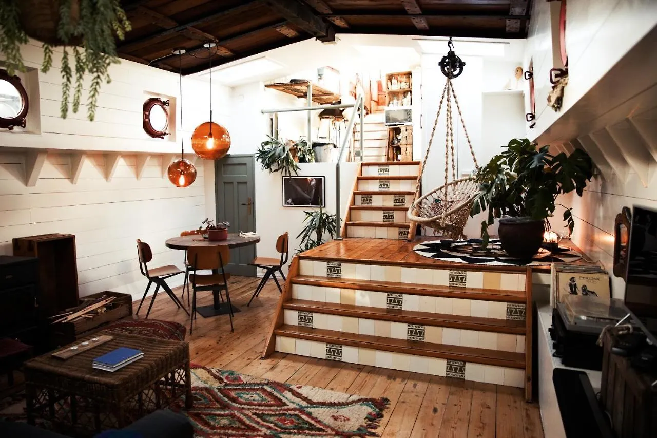 Botel Captain Pippi; Amsterdam'S Finest Houseboat Hotel
