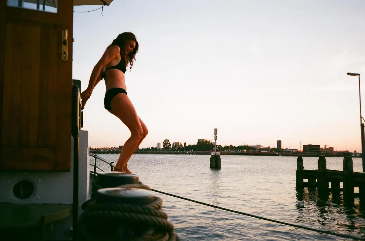 Captain Pippi; Amsterdam'S Finest Houseboat Hotel Botel Amsterdam