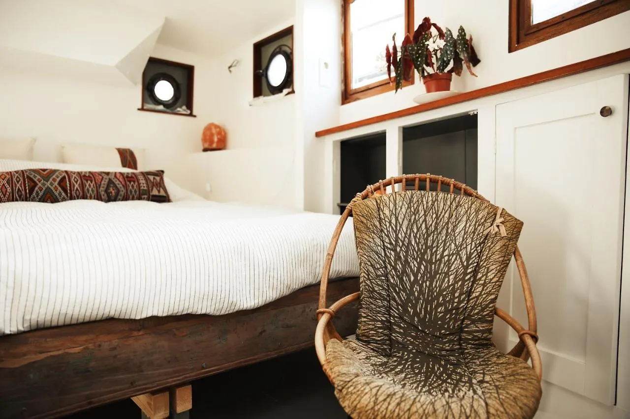 Captain Pippi; Amsterdam'S Finest Houseboat Hotel Netherlands