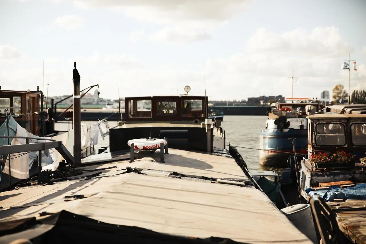 Отель Captain Pippi; Amsterdam'S Finest Houseboat Нидерланды