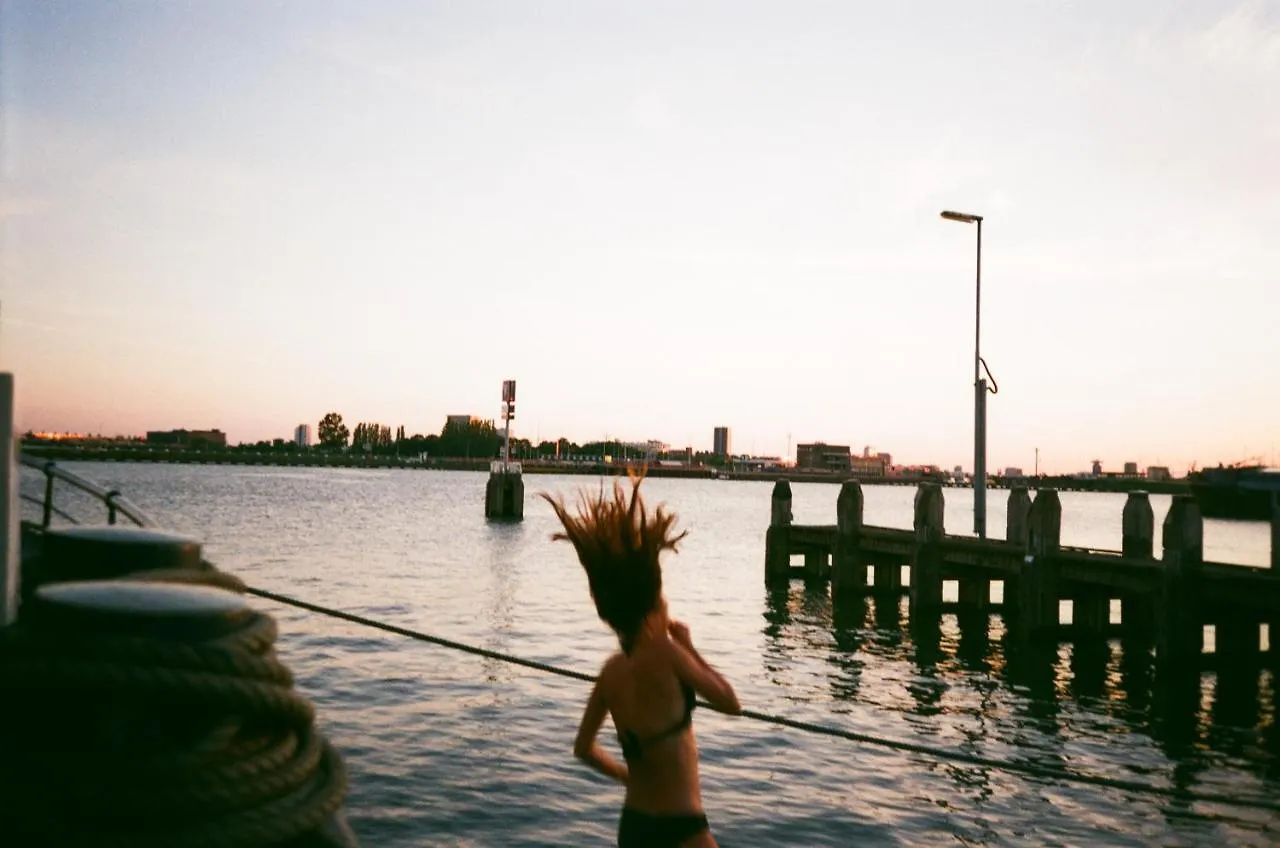 Отель Captain Pippi; Amsterdam'S Finest Houseboat
